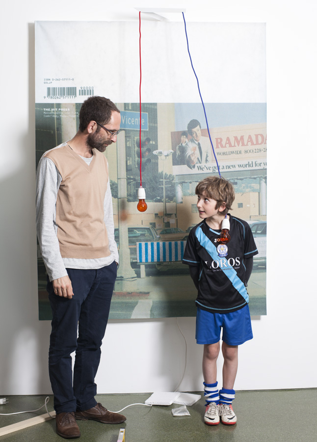 jonathan monk mit goldin. himbeer magazin