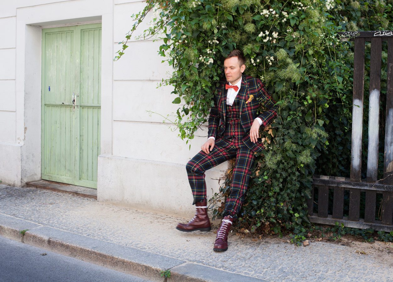 miika trägt einen anzug von herr von eden. stilkolumne. zeitmagazin online